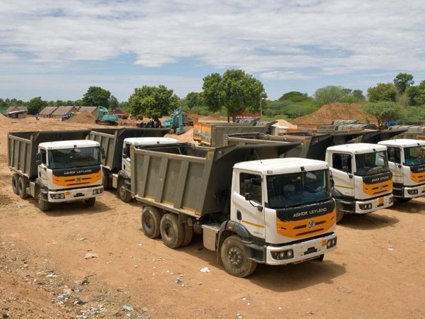 HP-Aggregate & Sand transporting services